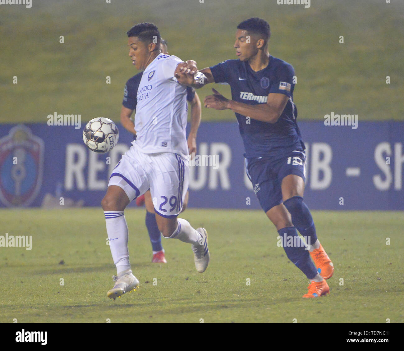 Memphis, TN, USA. 12 Juin, 2019. Avant d'Orlando, Santiago Patino (29), et Memphis defender, Jacob Hauser-Ramsey (15), le travail de contrôle de la balle pendant le 2019 US Open Cup entre Orlando City SC et Memphis 901, au complexe de football Mike Rose à Memphis, TN.(crédit obligatoire : Kevin Langley/Sports médias du Sud/CSM) Credit : csm/Alamy Live News Banque D'Images