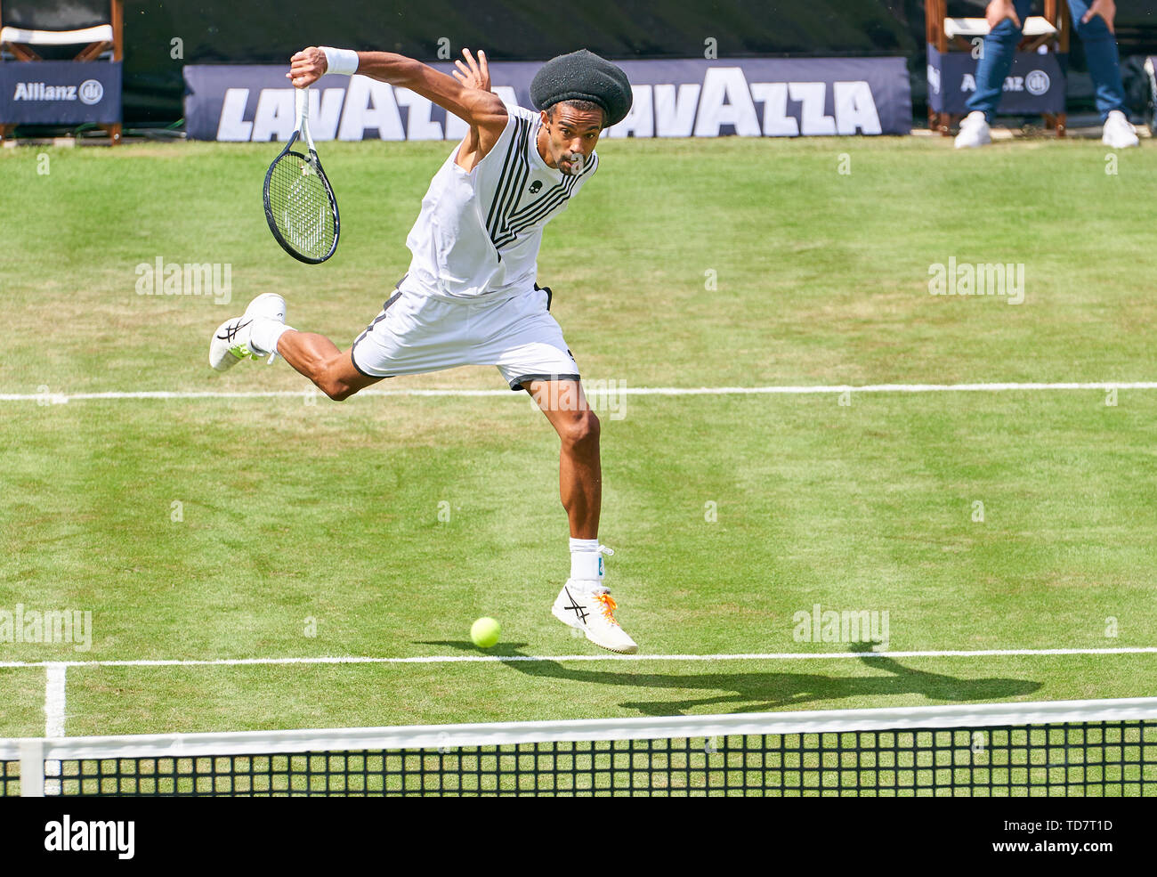 Stuttgart, Allemagne. 13 Juin, 2019. Dustin BROWN (GER) en action dans son match contre Alexander ZVEREV, GER à l'ATP Tennis Open Mercedes sur l'herbe à Stuttgart , Juin 13, 2019. Crédit : Peter Schatz/Alamy Live News Banque D'Images