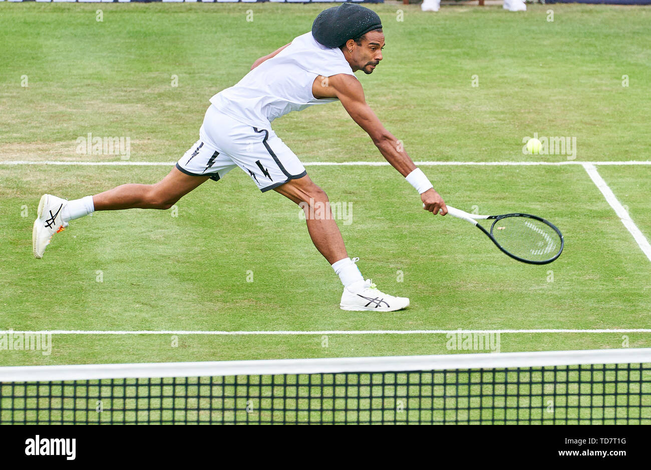 Stuttgart, Allemagne. 13 Juin, 2019. Dustin BROWN (GER) en action dans son match contre Alexander ZVEREV, GER à l'ATP Tennis Open Mercedes sur l'herbe à Stuttgart , Juin 13, 2019. Crédit : Peter Schatz/Alamy Live News Banque D'Images