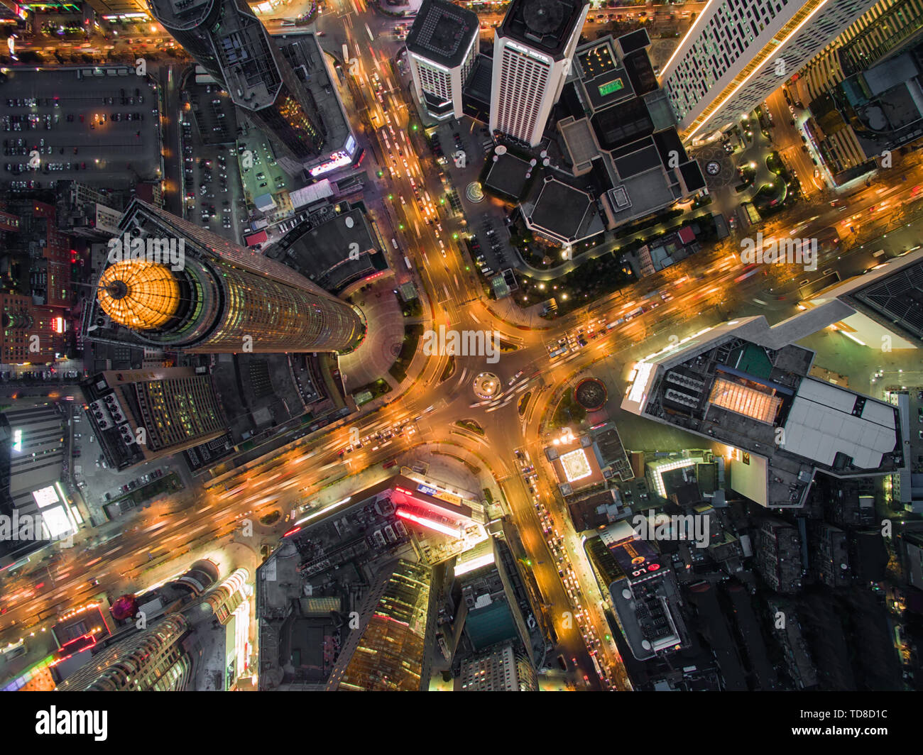 La nuit, Nanjing Xinjiekou, centre commercial est bien éclairée et très prospère. Banque D'Images