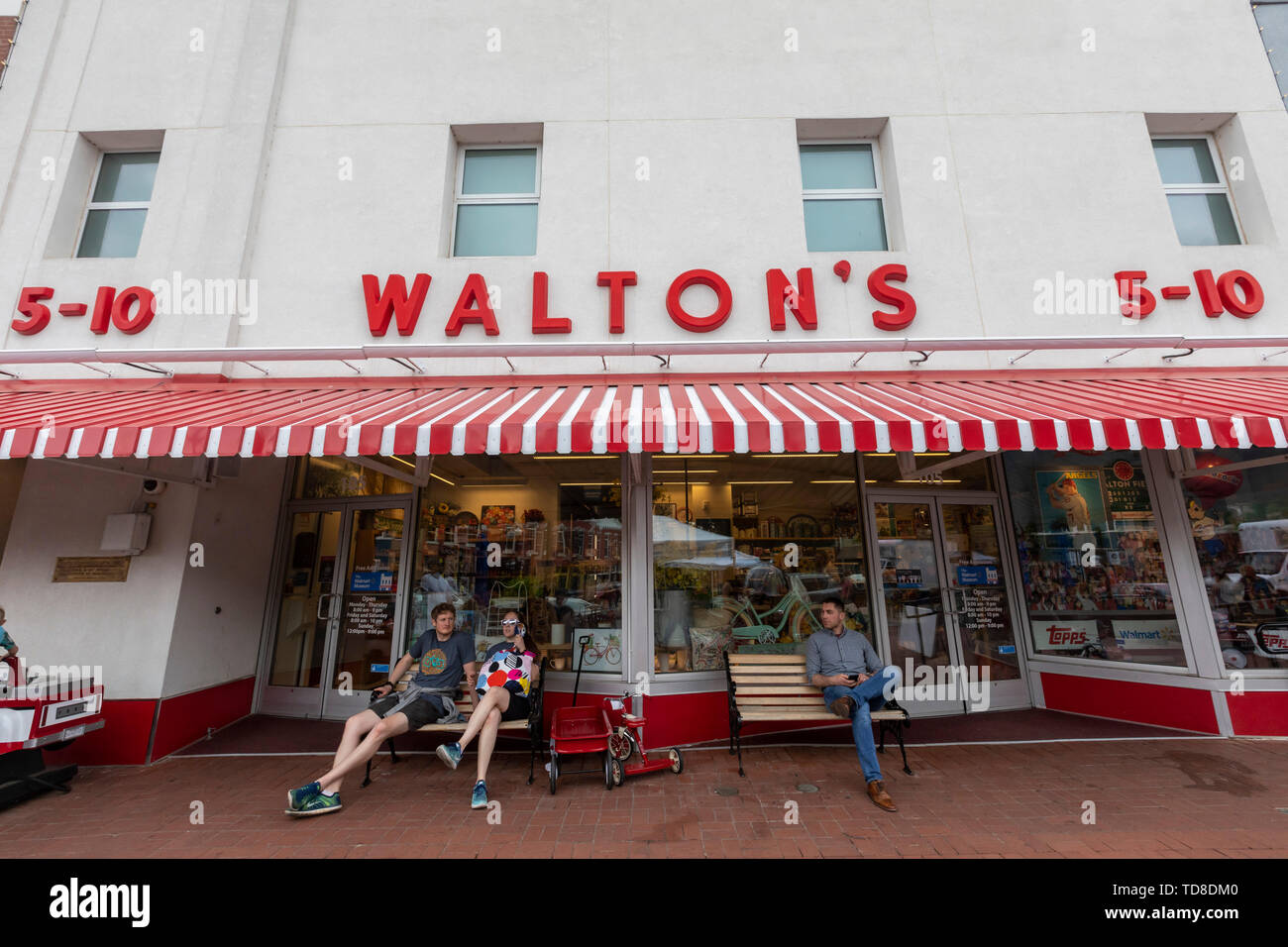 Bentonville, Arkansas - Le Musée Walmart, installé dans l'Walton's 5&10, Sam Walton qui a ouvert ses portes en 1950. Banque D'Images