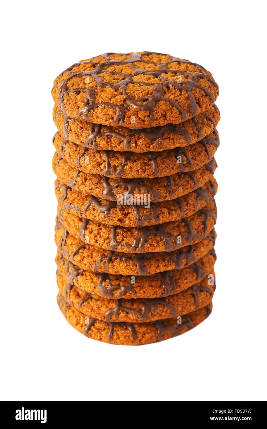 Une pile de cookies au chocolat isolé sur un fond blanc. Banque D'Images