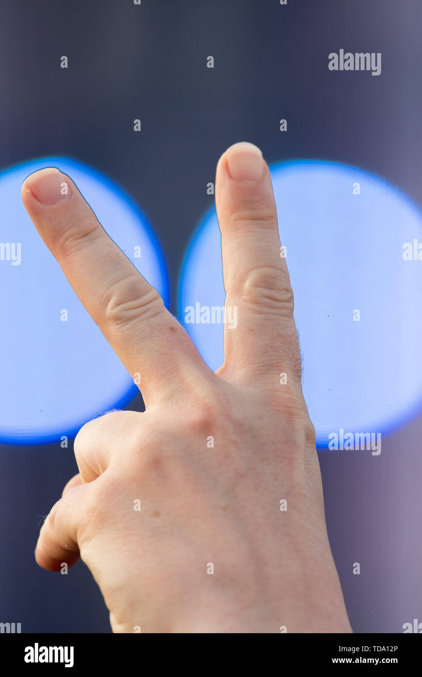 V signe. La Pologne. 4 juin 2019 © Wojciech Strozyk / Alamy Stock Photo Banque D'Images