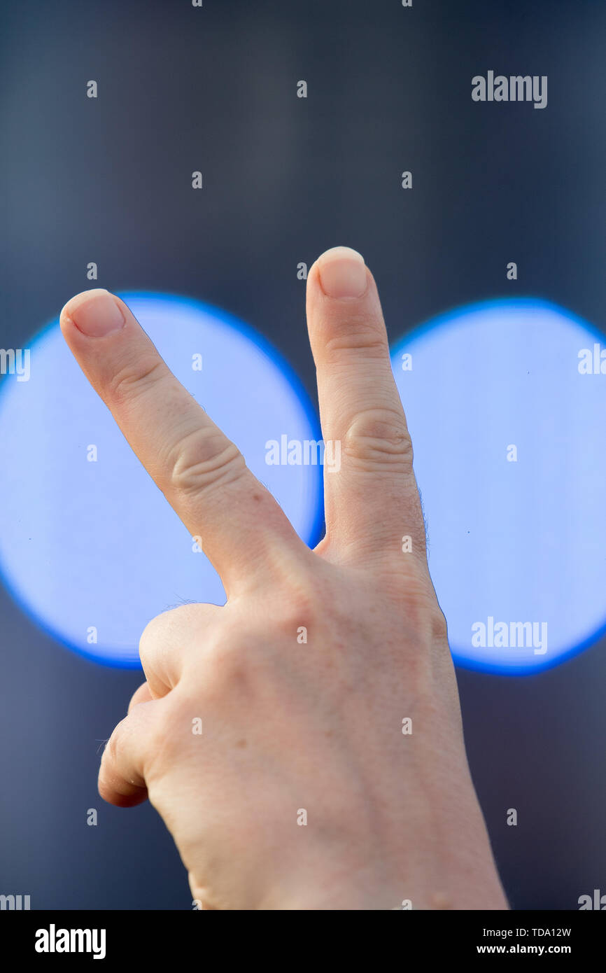 V signe. La Pologne. 4 juin 2019 © Wojciech Strozyk / Alamy Stock Photo Banque D'Images