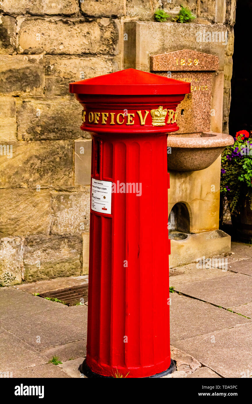 Victorien plissé boîte postale à Eastgate, Warwick, Royaume-Uni. L'un des premiers en Grande-Bretagne. Banque D'Images