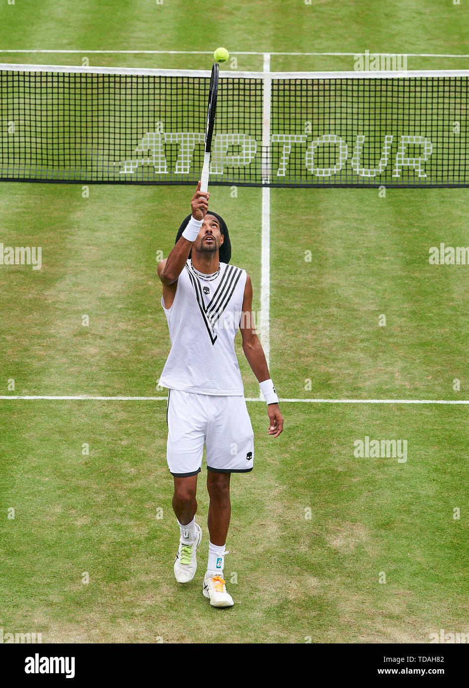 Stuttgart, Allemagne. 14 Juin, 2019. Dustin BROWN (GER) en action dans son match contre Felix AUGER-ALIASSIME (FRA) à l'ATP Tennis Mercedes Cup sur l'herbe à Stuttgart, le 14 juin 2019. Felix AUGER-ALIASSIME (FRA) a gagné 7-6, 6-7, 7-6 Crédit : Peter Schatz/Alamy Live News Banque D'Images