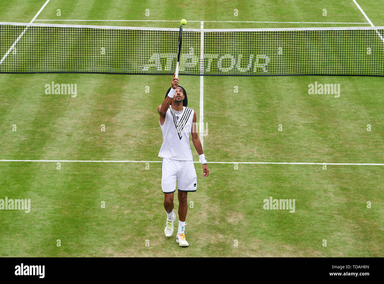 Stuttgart, Allemagne. 14 Juin, 2019. Dustin BROWN (GER) en action reste la balle dans son match contre Felix AUGER-ALIASSIME (FRA) à l'ATP Tennis Mercedes Cup sur l'herbe à Stuttgart, le 14 juin 2019. Felix AUGER-ALIASSIME (FRA) a gagné 7-6, 6-7, 7-6 Crédit : Peter Schatz/Alamy Live News Banque D'Images