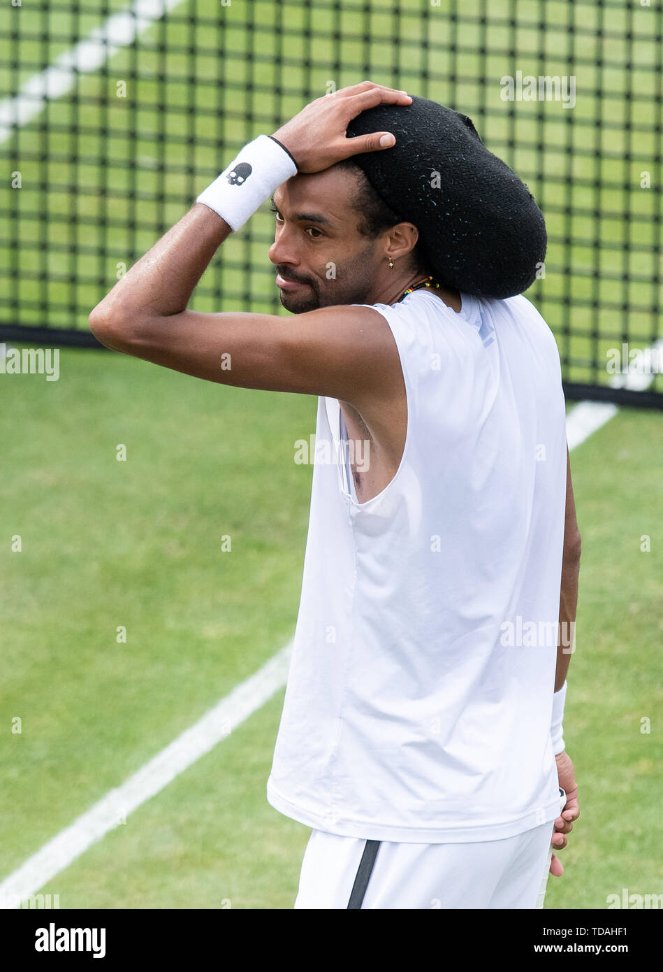 Stuttgart, Allemagne. 14 Juin, 2019. Tennis : ATP-Tour - Stuttgart, des célibataires, des hommes, des quarts de finale : Brown (Allemagne) - Auger-Aliassime (Canada). Dustin Brown réagit après un rassemblement. Credit : Silas Stein/dpa/Alamy Live News Banque D'Images