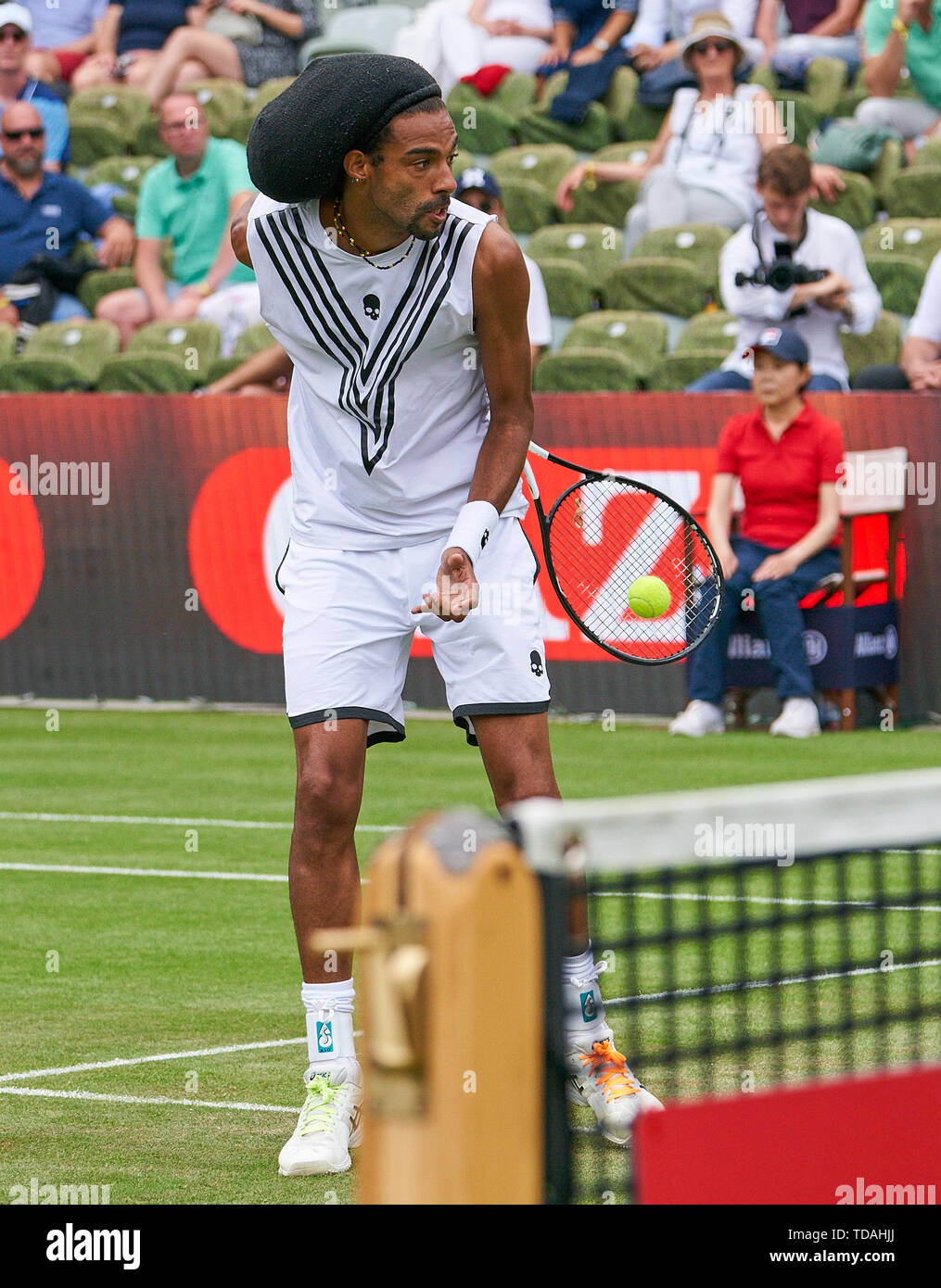 Stuttgart, Allemagne. 14 Juin, 2019. Dustin BROWN (GER) en action dans son match contre Felix AUGER-ALIASSIME (FRA) à l'ATP Tennis Mercedes Cup sur l'herbe à Stuttgart, le 14 juin 2019. Felix AUGER-ALIASSIME (FRA) a gagné 7-6, 6-7, 7-6 Crédit : Peter Schatz/Alamy Live News Banque D'Images