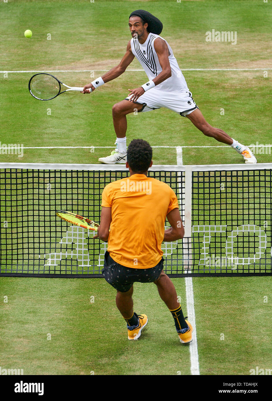 Stuttgart, Allemagne. 14 Juin, 2019. Dustin BROWN (GER) en action dans son match contre Felix AUGER-ALIASSIME (FRA) à l'ATP Tennis Mercedes Cup sur l'herbe à Stuttgart, le 14 juin 2019. Felix AUGER-ALIASSIME (FRA) a gagné 7-6, 6-7, 7-6 Crédit : Peter Schatz/Alamy Live News Banque D'Images