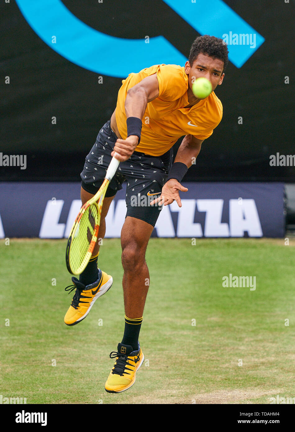 Stuttgart, Allemagne. 14 Juin, 2019. Felix AUGER-ALIASSIME (FRA) en action dans son match contre Dustin BROWN (GER) à l'ATP Tennis Mercedes Cup sur l'herbe à Stuttgart, le 14 juin 2019. Felix AUGER-ALIASSIME (FRA) a gagné 7-6, 6-7, 7-6 Crédit : Peter Schatz/Alamy Live News Banque D'Images