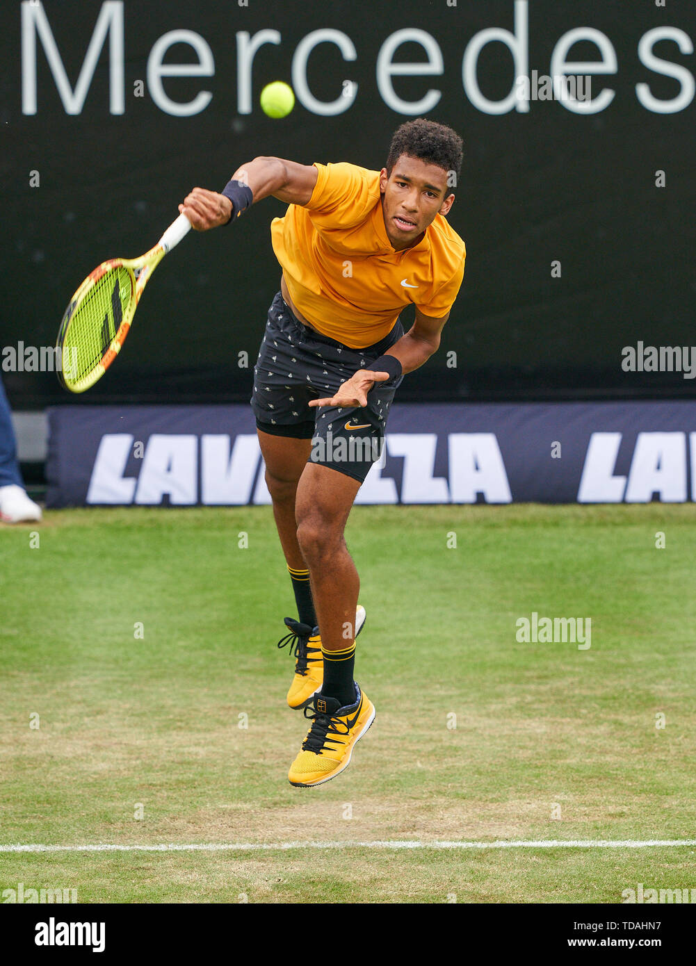 Stuttgart, Allemagne. 14 Juin, 2019. Felix AUGER-ALIASSIME (FRA) en action dans son match contre Dustin BROWN (GER) à l'ATP Tennis Mercedes Cup sur l'herbe à Stuttgart, le 14 juin 2019. Felix AUGER-ALIASSIME (FRA) a gagné 7-6, 6-7, 7-6 Crédit : Peter Schatz/Alamy Live News Banque D'Images