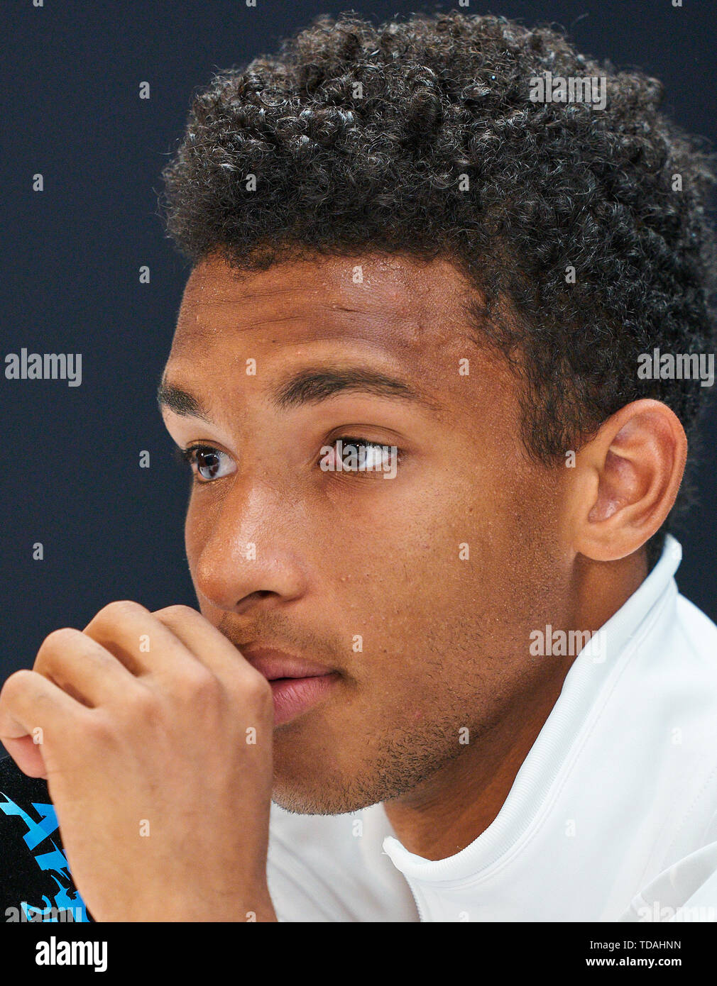 Stuttgart, Allemagne. 14 Juin, 2019. Felix AUGER-ALIASSIME (FRA) dans la conférence de presse après son match contre Dustin BROWN (GER) à l'ATP Tennis Mercedes Cup sur l'herbe à Stuttgart, le 14 juin 2019. Felix AUGER-ALIASSIME (FRA) a gagné 7-6, 6-7, 7-6 Crédit : Peter Schatz/Alamy Live News Banque D'Images