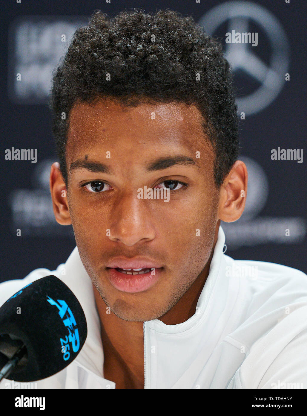 Stuttgart, Allemagne. 14 Juin, 2019. Felix AUGER-ALIASSIME (FRA) dans la conférence de presse après son match contre Dustin BROWN (GER) à l'ATP Tennis Mercedes Cup sur l'herbe à Stuttgart, le 14 juin 2019. Felix AUGER-ALIASSIME (FRA) a gagné 7-6, 6-7, 7-6 Crédit : Peter Schatz/Alamy Live News Banque D'Images