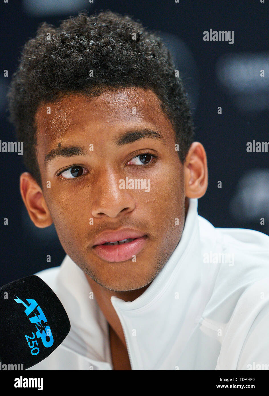 Stuttgart, Allemagne. 14 Juin, 2019. Felix AUGER-ALIASSIME (FRA) dans la conférence de presse après son match contre Dustin BROWN (GER) à l'ATP Tennis Mercedes Cup sur l'herbe à Stuttgart, le 14 juin 2019. Felix AUGER-ALIASSIME (FRA) a gagné 7-6, 6-7, 7-6 Crédit : Peter Schatz/Alamy Live News Banque D'Images