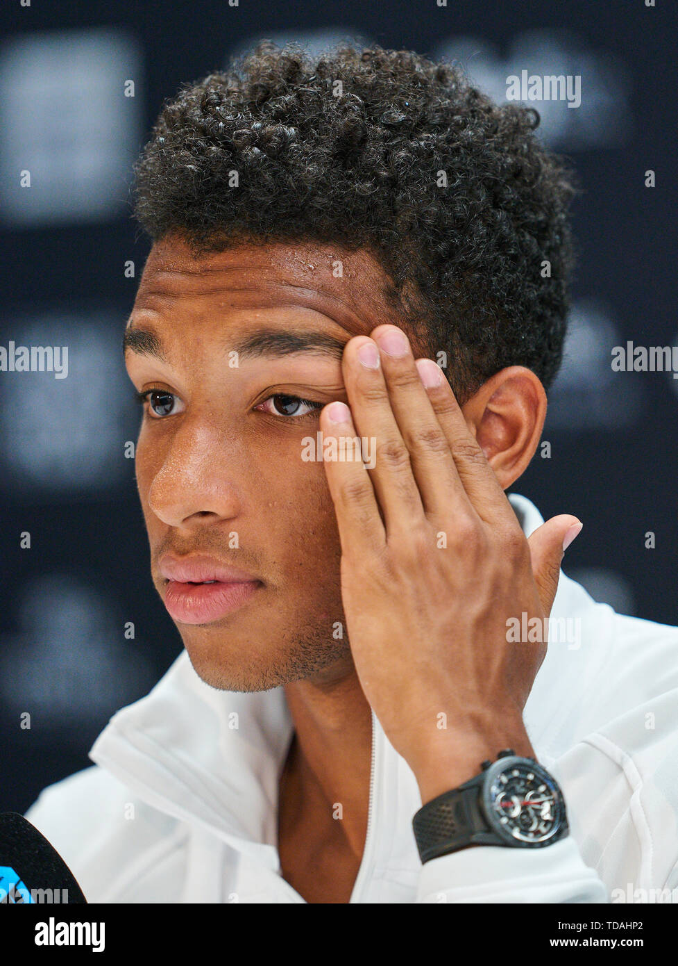 Stuttgart, Allemagne. 14 Juin, 2019. Felix AUGER-ALIASSIME (FRA) dans la conférence de presse après son match contre Dustin BROWN (GER) à l'ATP Tennis Mercedes Cup sur l'herbe à Stuttgart, le 14 juin 2019. Felix AUGER-ALIASSIME (FRA) a gagné 7-6, 6-7, 7-6 Crédit : Peter Schatz/Alamy Live News Banque D'Images