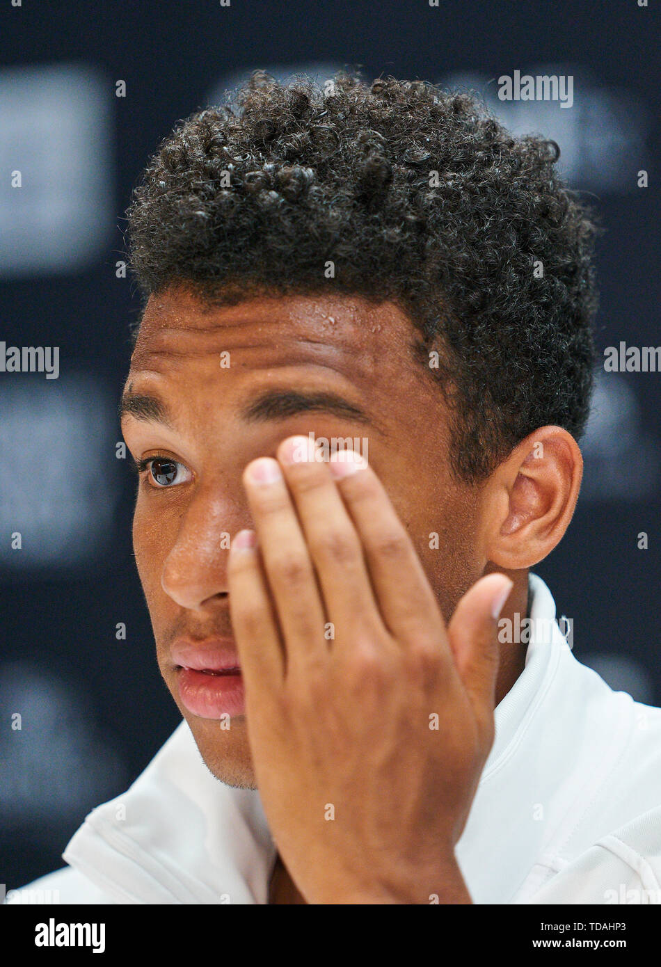 Stuttgart, Allemagne. 14 Juin, 2019. Felix AUGER-ALIASSIME (FRA) dans la conférence de presse après son match contre Dustin BROWN (GER) à l'ATP Tennis Mercedes Cup sur l'herbe à Stuttgart, le 14 juin 2019. Felix AUGER-ALIASSIME (FRA) a gagné 7-6, 6-7, 7-6 Crédit : Peter Schatz/Alamy Live News Banque D'Images