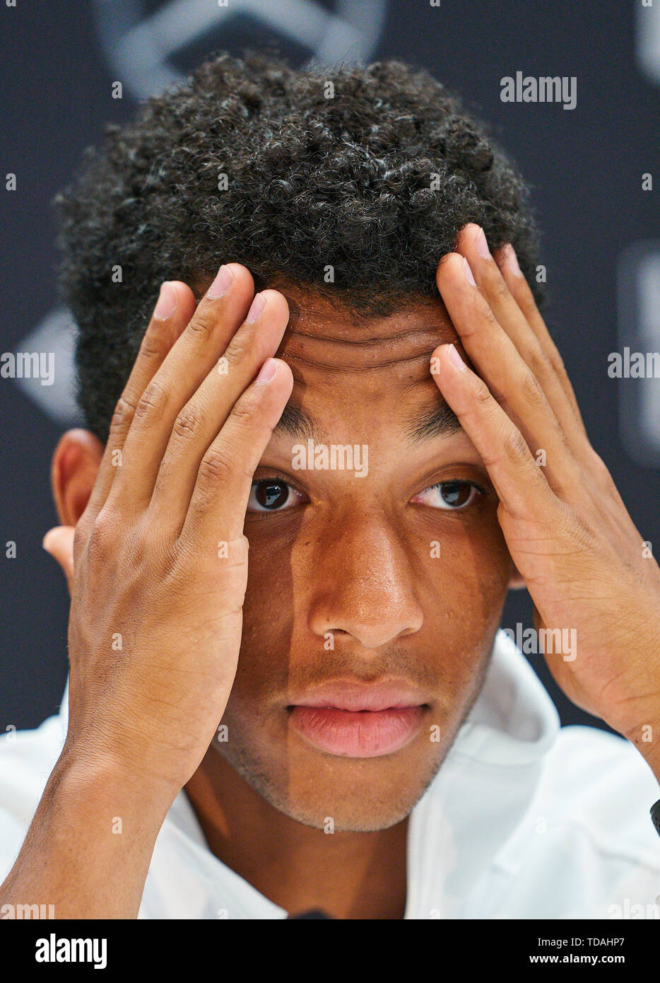 Stuttgart, Allemagne. 14 Juin, 2019. Felix AUGER-ALIASSIME (FRA) dans la conférence de presse après son match contre Dustin BROWN (GER) à l'ATP Tennis Mercedes Cup sur l'herbe à Stuttgart, le 14 juin 2019. Felix AUGER-ALIASSIME (FRA) a gagné 7-6, 6-7, 7-6 Crédit : Peter Schatz/Alamy Live News Banque D'Images