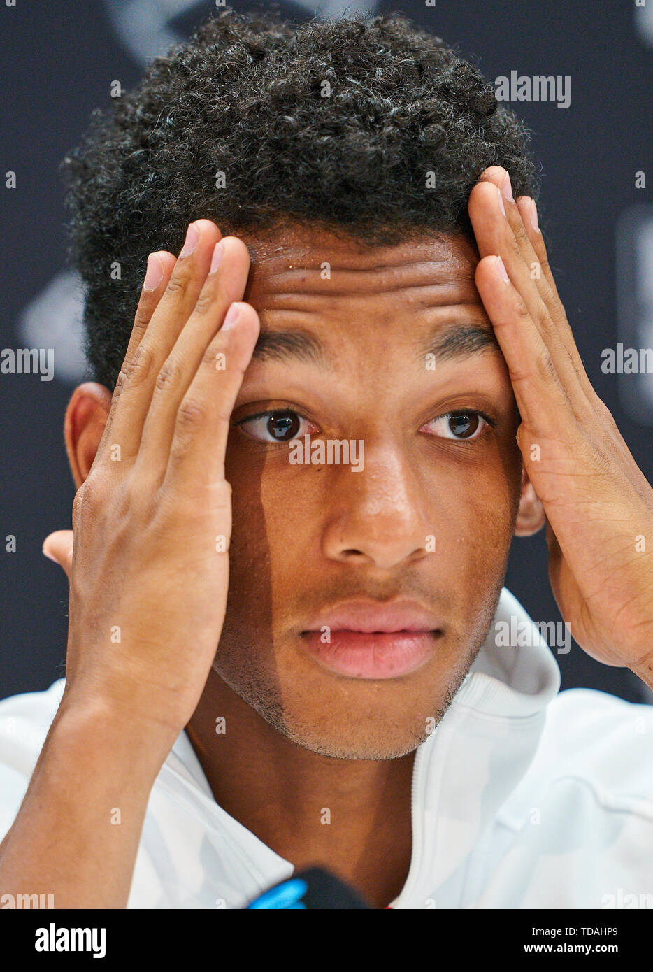 Stuttgart, Allemagne. 14 Juin, 2019. Felix AUGER-ALIASSIME (FRA) dans la conférence de presse après son match contre Dustin BROWN (GER) à l'ATP Tennis Mercedes Cup sur l'herbe à Stuttgart, le 14 juin 2019. Felix AUGER-ALIASSIME (FRA) a gagné 7-6, 6-7, 7-6 Crédit : Peter Schatz/Alamy Live News Banque D'Images