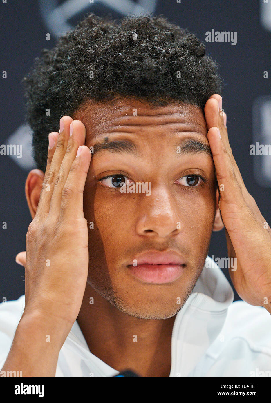 Stuttgart, Allemagne. 14 Juin, 2019. Felix AUGER-ALIASSIME (FRA) dans la conférence de presse après son match contre Dustin BROWN (GER) à l'ATP Tennis Mercedes Cup sur l'herbe à Stuttgart, le 14 juin 2019. Felix AUGER-ALIASSIME (FRA) a gagné 7-6, 6-7, 7-6 Crédit : Peter Schatz/Alamy Live News Banque D'Images