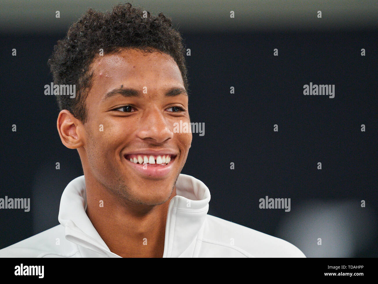 Stuttgart, Allemagne. 14 Juin, 2019. Felix AUGER-ALIASSIME (FRA) dans la conférence de presse après son match contre Dustin BROWN (GER) à l'ATP Tennis Mercedes Cup sur l'herbe à Stuttgart, le 14 juin 2019. Felix AUGER-ALIASSIME (FRA) a gagné 7-6, 6-7, 7-6 Crédit : Peter Schatz/Alamy Live News Banque D'Images