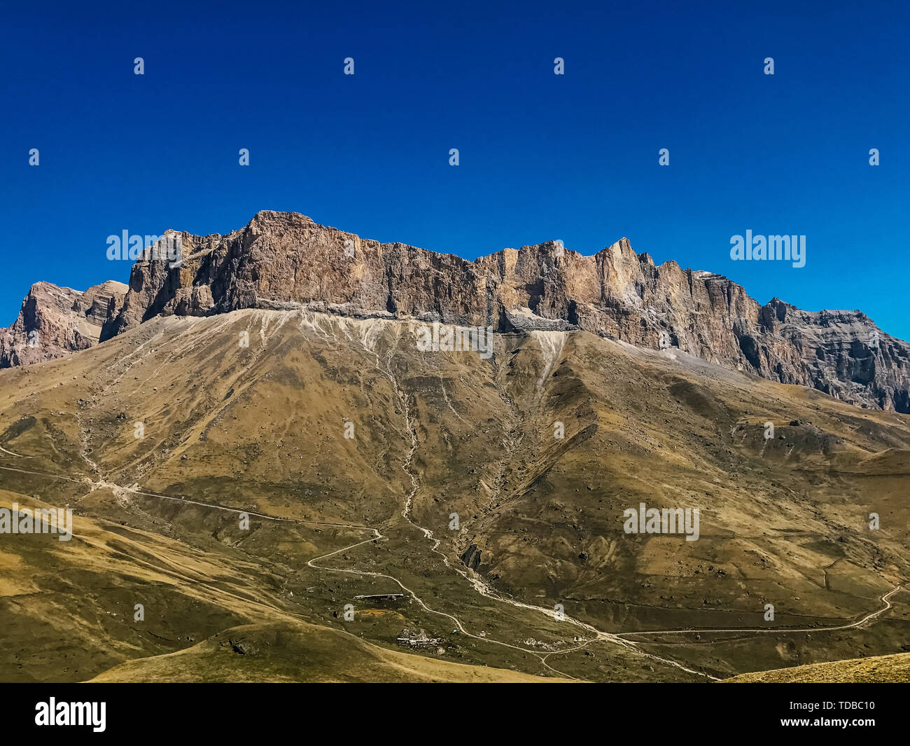 Les collines et les montagnes de pierre contre le ciel Banque D'Images