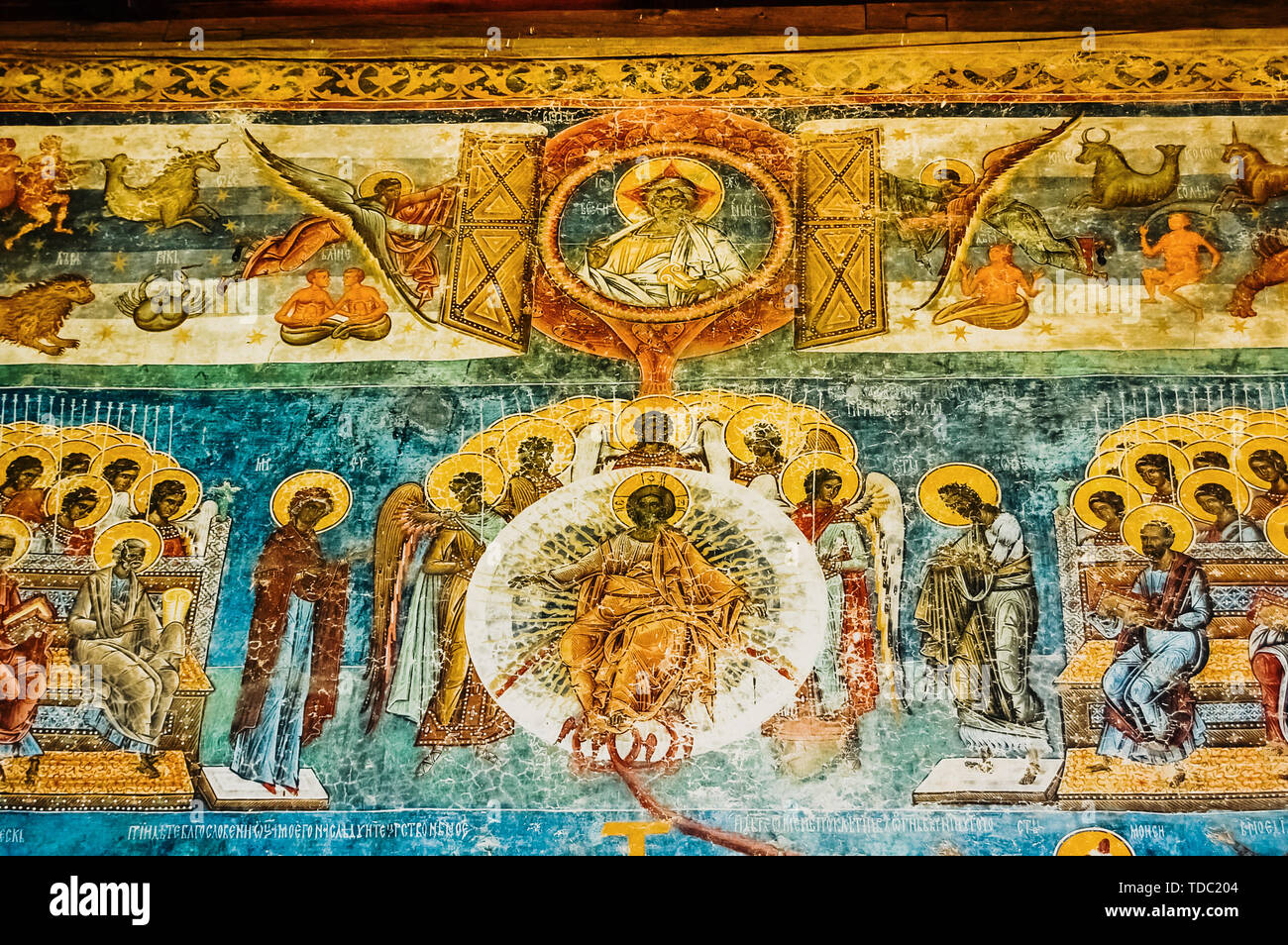 La Bucovine, Roumanie - juin 5, 2019 : peintures à fresques de motifs colorés, religieux, chrétien orthodoxe dans les monastères de Bucovine. Banque D'Images