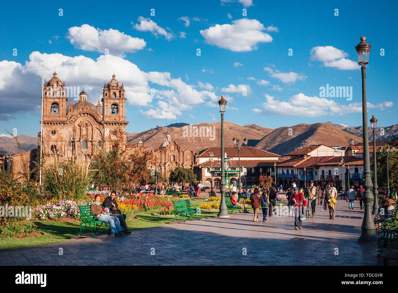 Cusco Pérou - Mai 26,2008 : La vue de la place principale sur la cathédrale médiévale situé sur la Plaza de Armas. Construit en 1560 Banque D'Images