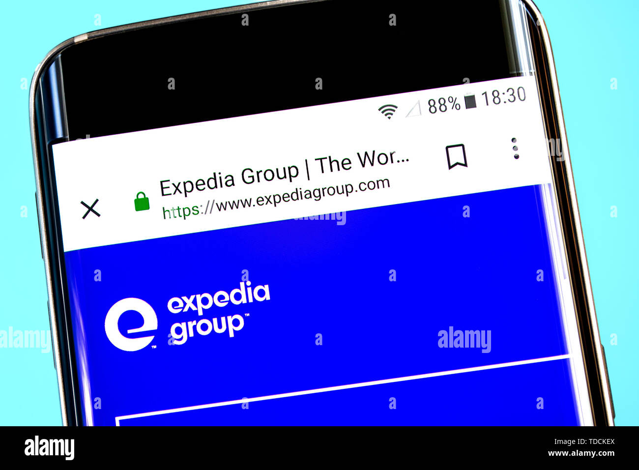 Berdiansk, Ukraine - 8 juin 2019 : Groupe Expedia accueil du site. Logo du groupe Expedia visible sur l'écran du téléphone, rédaction d'illustration Banque D'Images