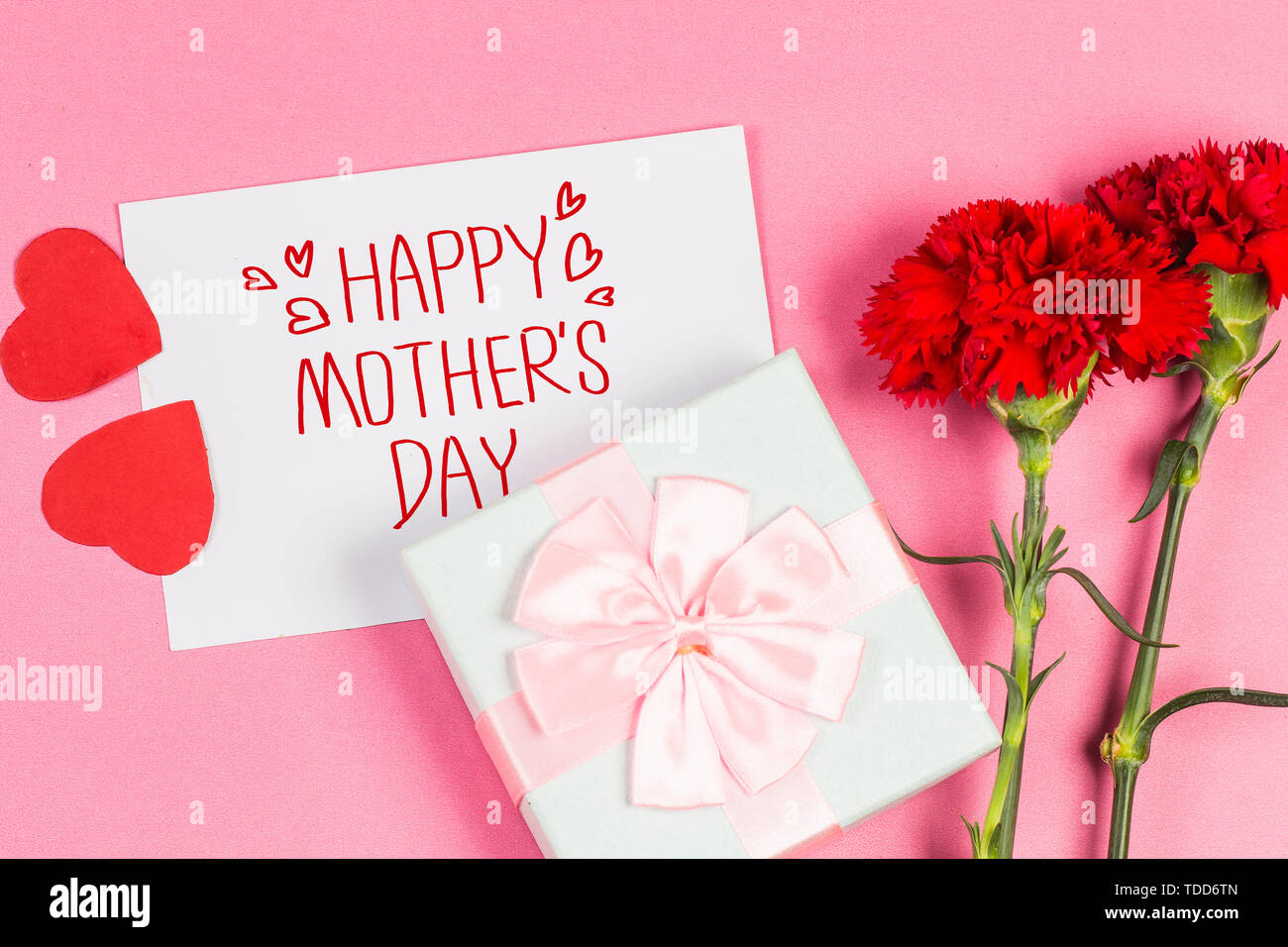 Bouquet of red roses. With Bonne Fête Maman card in French Stock Photo -  Alamy