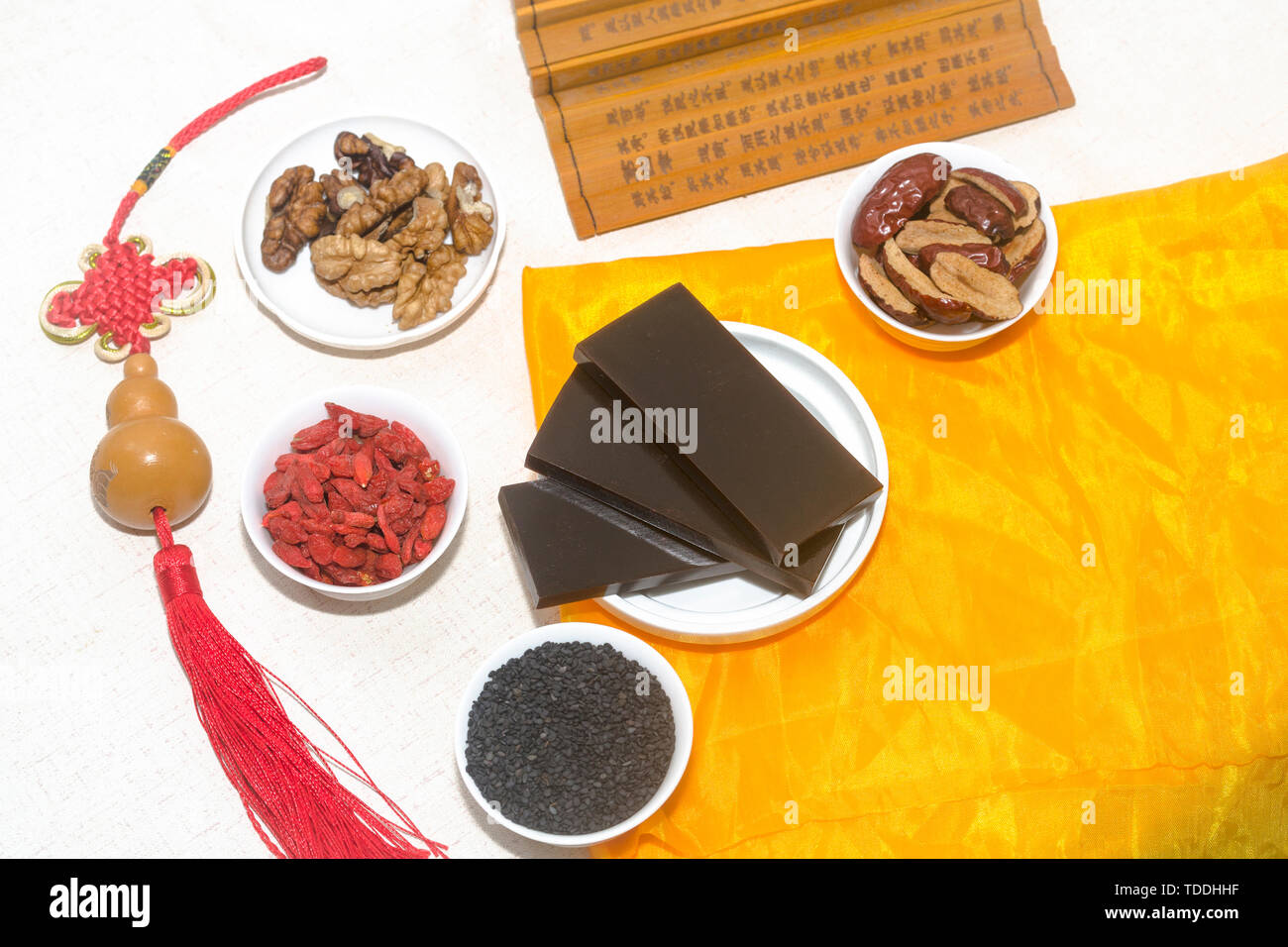 Gao Yuan Gu pommade matières premières, reconstitution du sang traditionnel  repas médicinales matières médicinales chinoises Photo Stock - Alamy