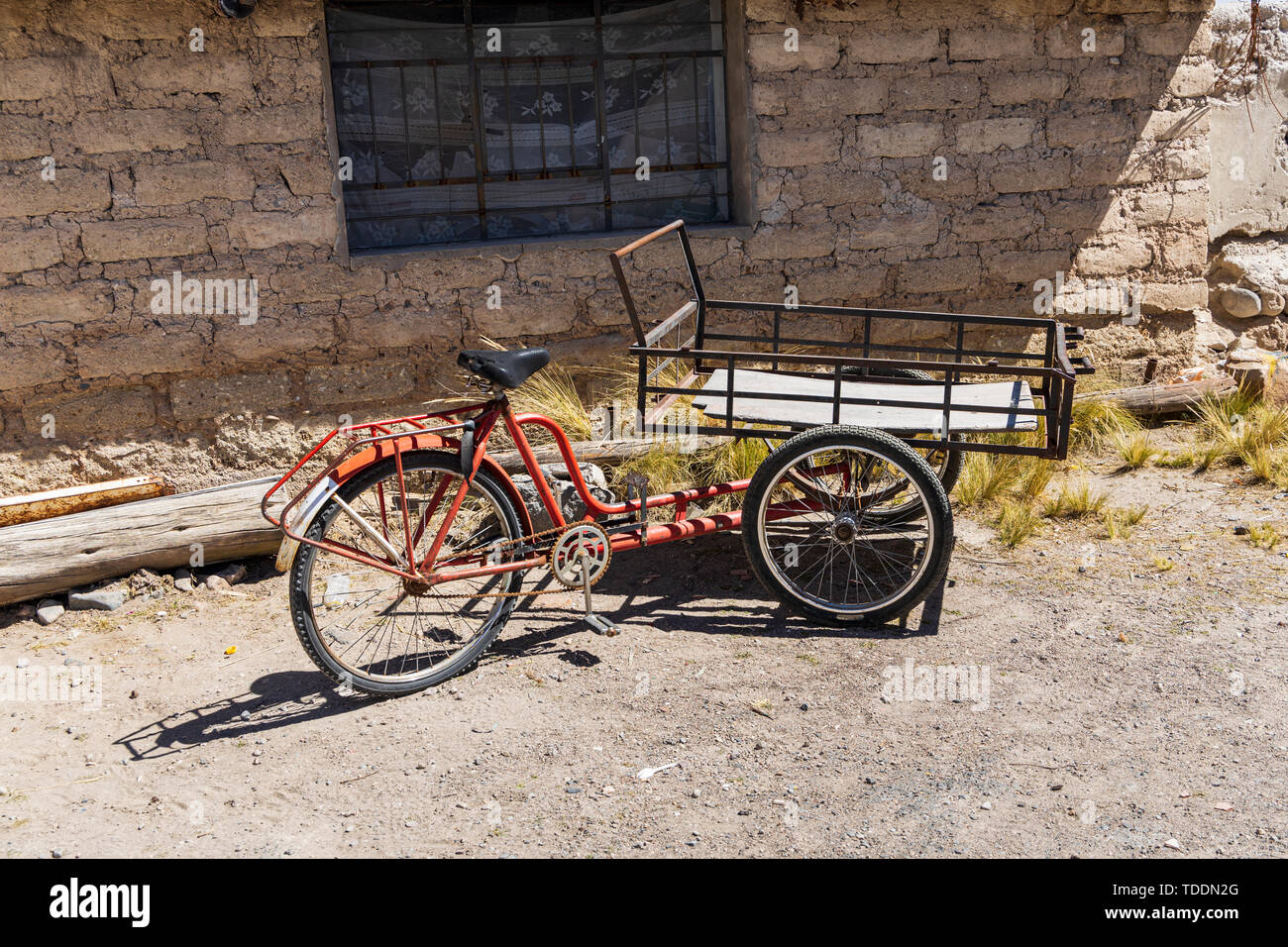 Panier Tricycle à Reserva Nacional de Salinas y Aguada Blanca, Yura, road stop, Arequipa, Pérou, Banque D'Images