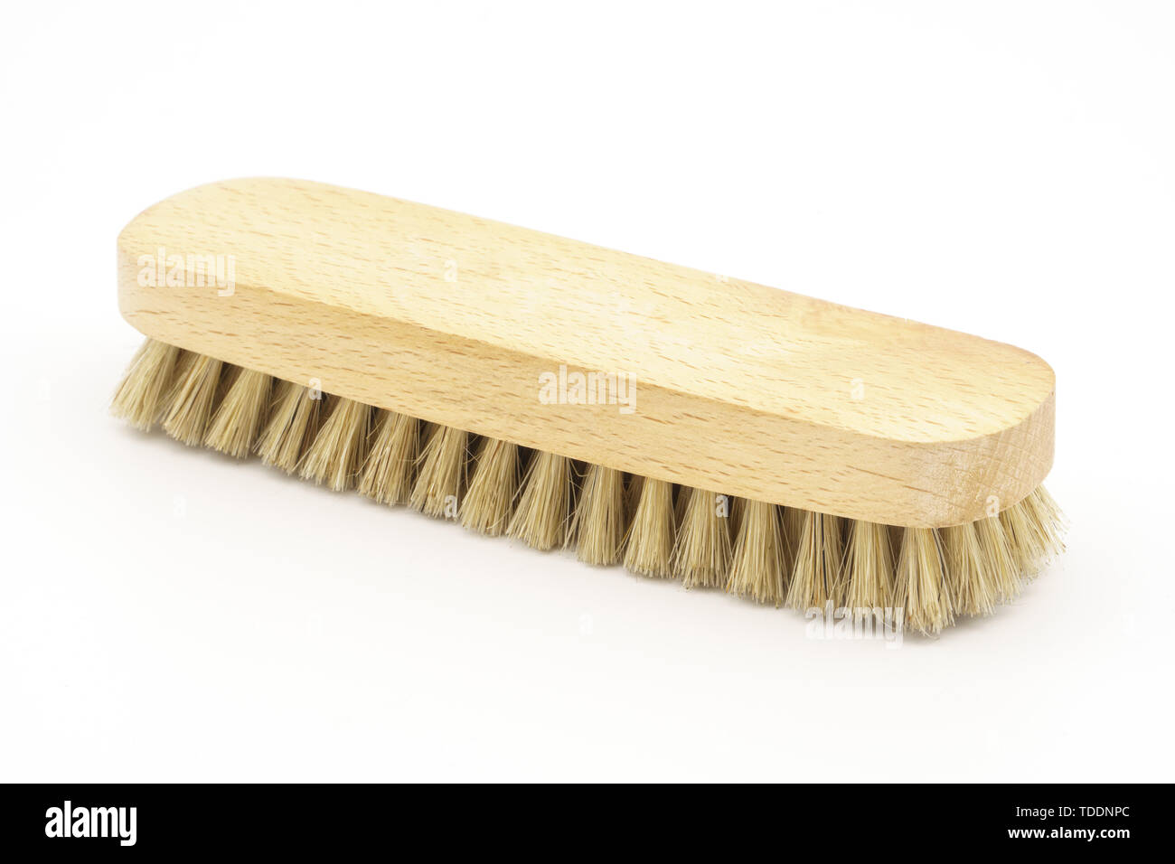 Brosse de crin sur fond blanc. Polissage des chaussures en cuir. Le nettoyage. Wax Banque D'Images