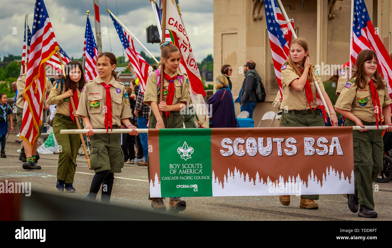 Portland, Oregon, USA - 8 juin 2019 : Scouts d'Amérique dans la Grande Parade Floral, au cours de Portland Rose Festival 2019. Banque D'Images