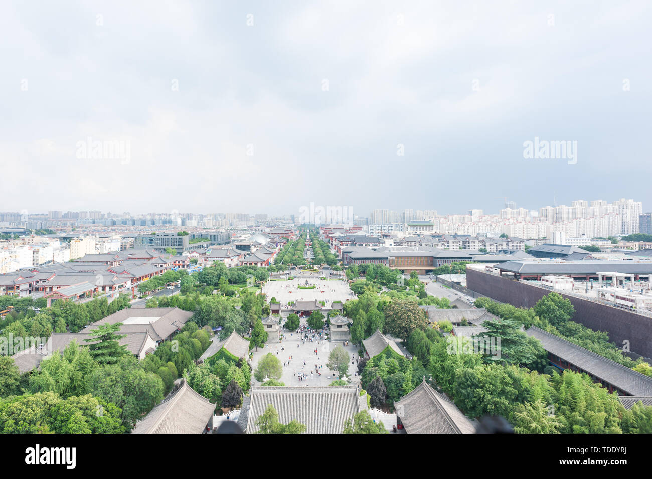Donnant sur l'architecture de la ville de Xi'an à partir de la Grande Pagode de l'Oie Sauvage Banque D'Images