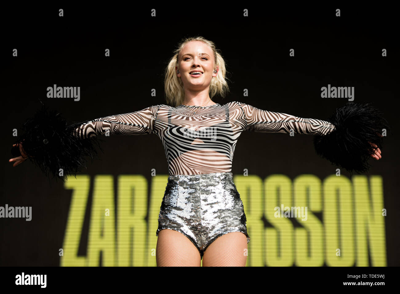 Florence, Italie. 14 Juin, 2019. La chanteuse suédoise Zara Larsson en live sur la scène du festival 2019 Roches de Florence à Florence, Italie, l'ouverture pour Ed Sheeran. Credit : Alessandro Bosio/Pacific Press/Alamy Live News Banque D'Images