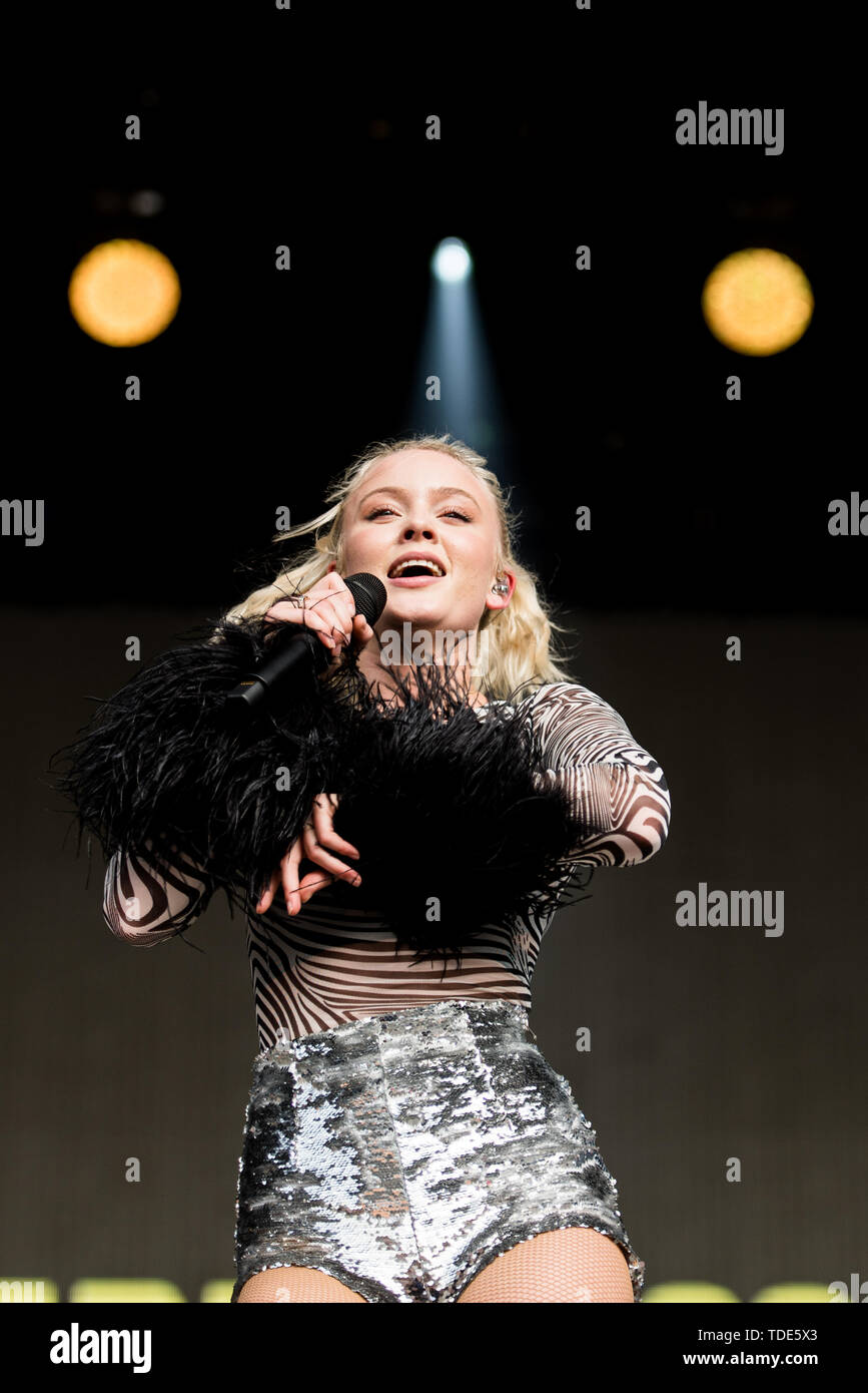 Florence, Italie. 14 Juin, 2019. La chanteuse suédoise Zara Larsson en live sur la scène du festival 2019 Roches de Florence à Florence, Italie, l'ouverture pour Ed Sheeran. Credit : Alessandro Bosio/Pacific Press/Alamy Live News Banque D'Images