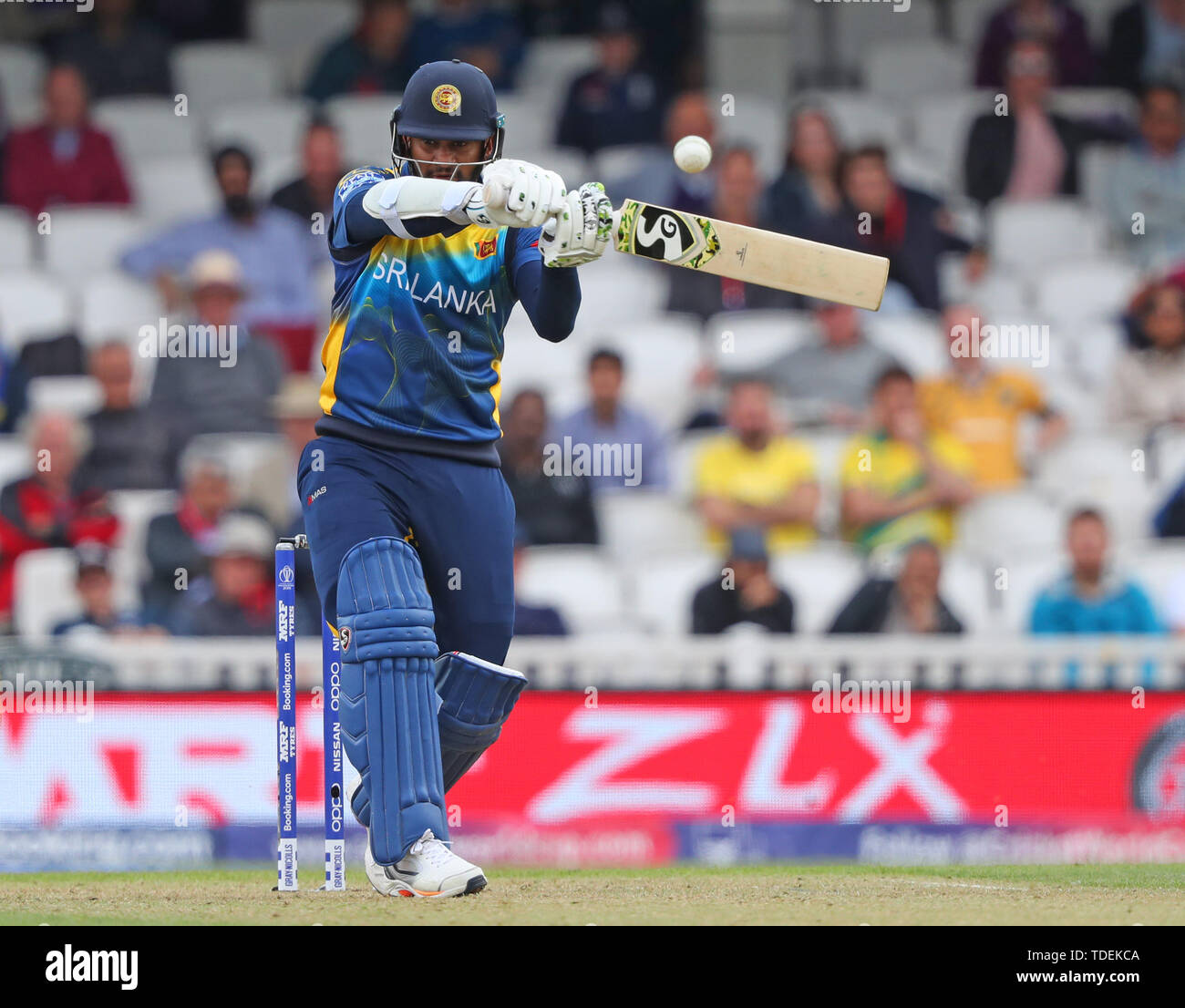 Londres, Royaume-Uni. 15 Juin, 2019. Dimuth au bâton de Karunaratne Sri Lanka au cours de la Sri Lanka v l'Australie, l'ICC Cricket World Cup Match Kia, à l'ovale, Londres, Angleterre. Credit : European Sports Agence photographique/Alamy Live News Banque D'Images