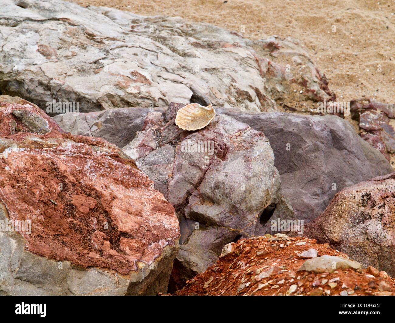 Macro de gros rochers rouges et orange Banque D'Images