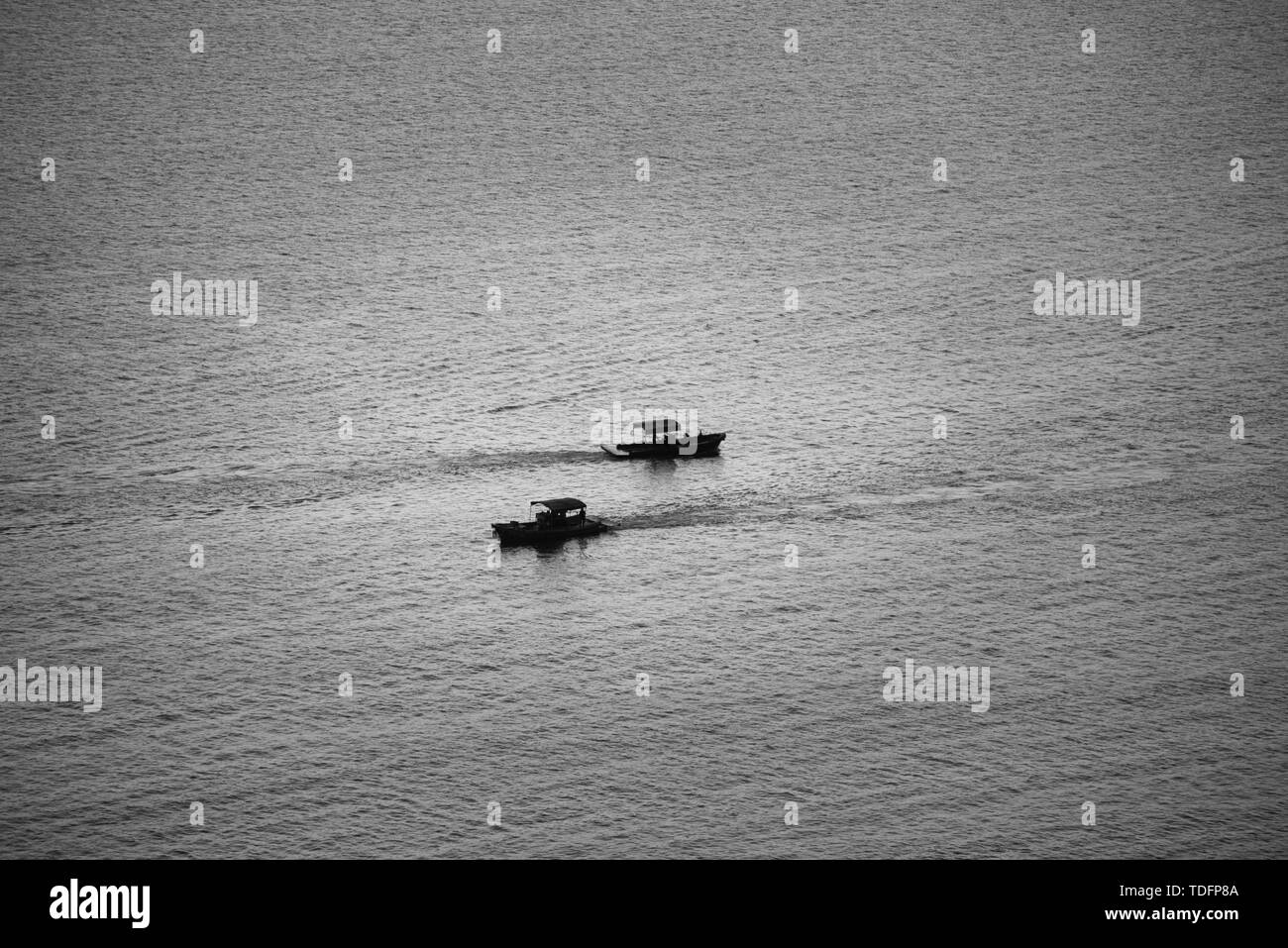 Bateaux dans la mer Banque D'Images