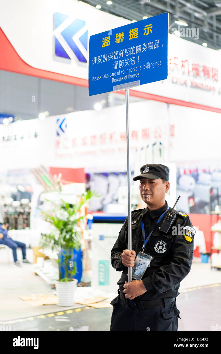 La formation quotidienne de la police et des agents de police spéciaux dans les postes de police de la Convention nationale de Shanghai et centre d'exposition Banque D'Images
