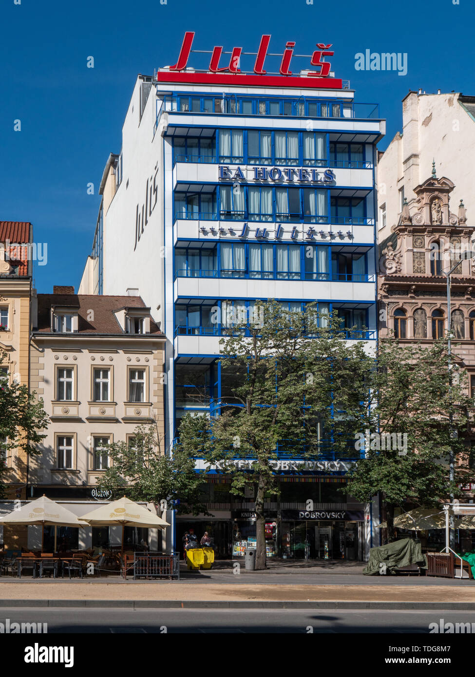 Prague, République Tchèque - 8 juin 2019 : Julis Hotel fonctionnaliste sur la place Venceslas. Un célèbre monument de style Bauhaus moderniste et le Fonctionnalisme. Banque D'Images