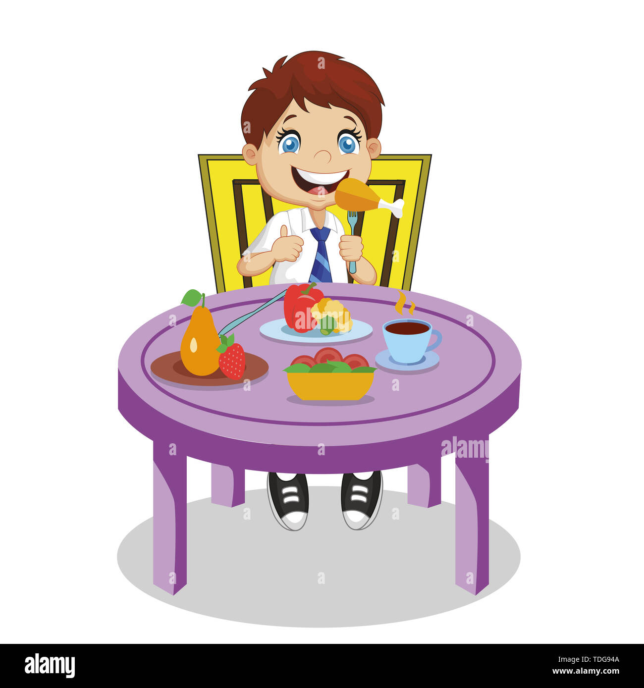 Boy Eating. Smiling Funny Cartoon écolier avec les cheveux bruns et les yeux bleus manger grillé assis à table avec différents aliments, Légumes Fruits isolés sur Banque D'Images