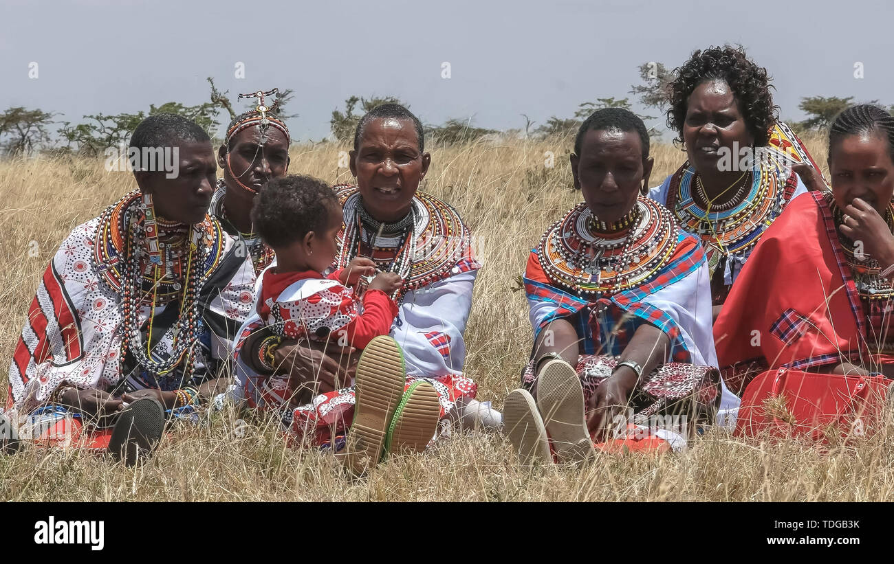 Le masai Mara, KENYA- septembre, 26, 2016 : un groupe de femmes maasai en costume traditionnel à l'obtention du diplôme de l'école directeurs koiyaki jour au Kenya Banque D'Images