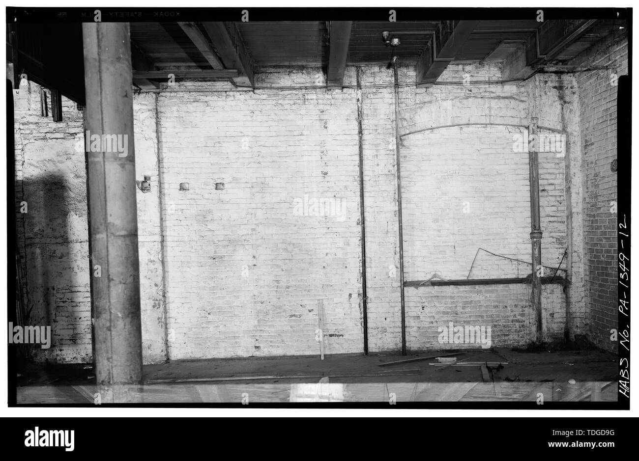 Mur nord, nord-est (PARTIE AVANT DE BACKBUILDING), PREMIER ÉTAGE. Remarque MURÉE ARCH - Samuel Neave House et Store, 272 South Second Street, Philadelphia, comté de Philadelphie, PA Banque D'Images