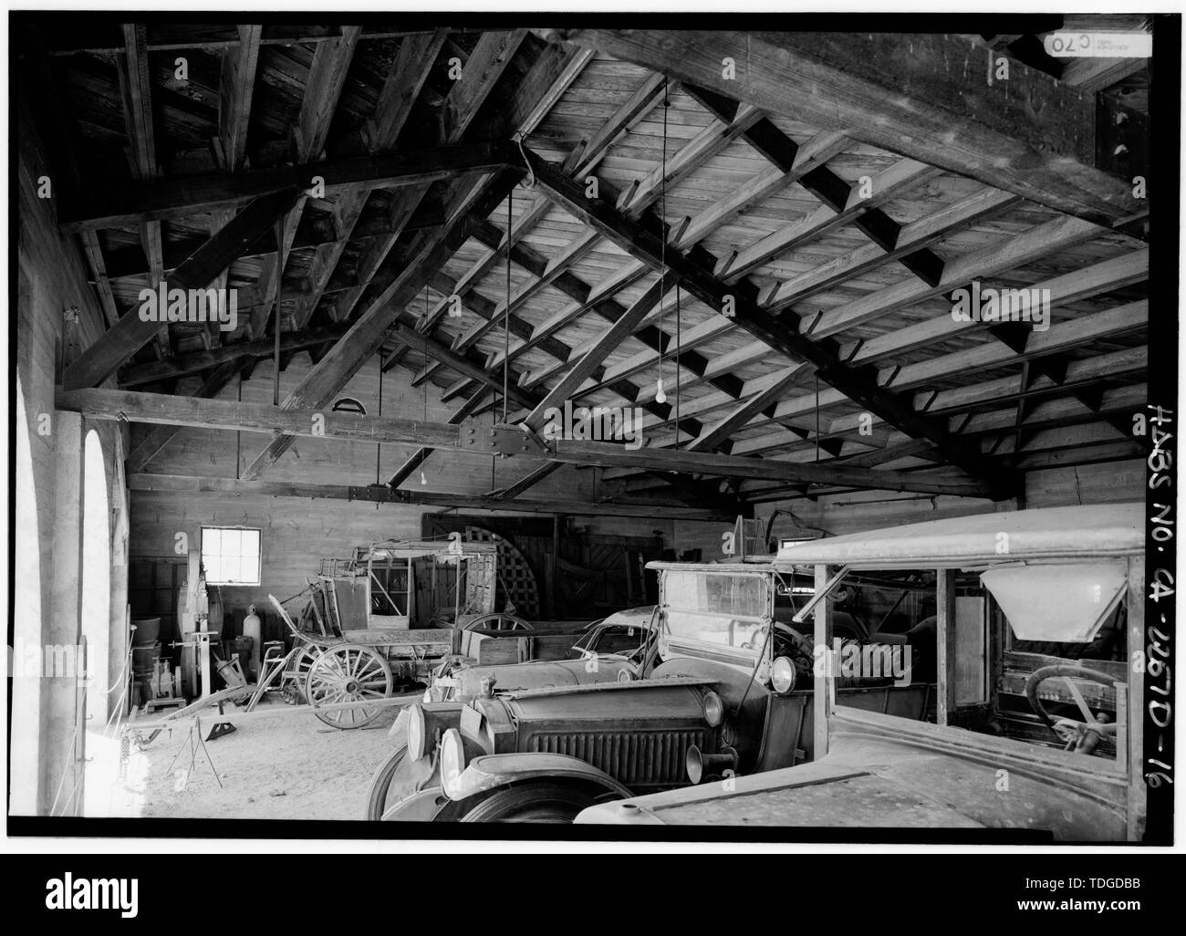 Aile nord, à AU NORD-OUEST, DÉTAIL DE TRUSS - Death Valley Ranch, Grange (équitation), Death Valley Junction, comté d'Inyo, CA Banque D'Images