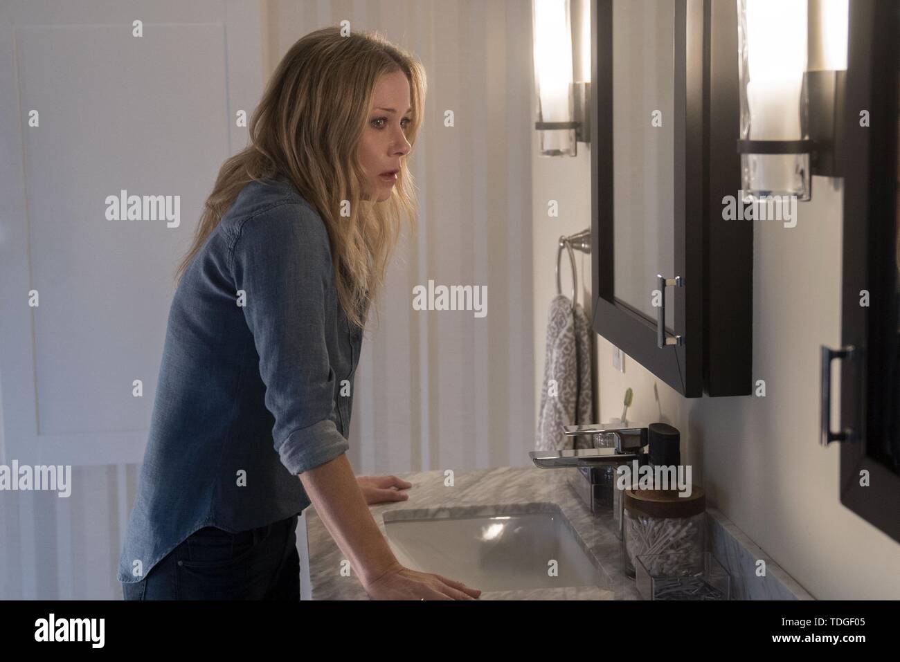 CHRISTINA APPLEGATE dans DEAD TO ME (2019). Credit : CBS Television / Album Banque D'Images
