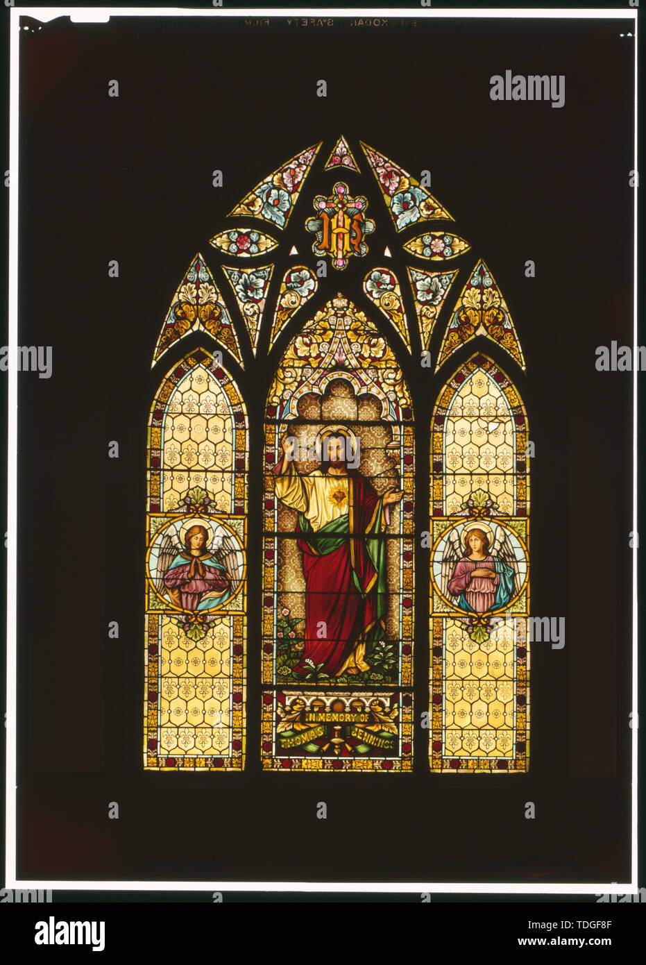 Au nord-est du transept, DÉTAIL DE FENÊTRE - Église de la Nativité, 210 avenue Oak Grove, Menlo Park, comté de San Mateo, CA Banque D'Images