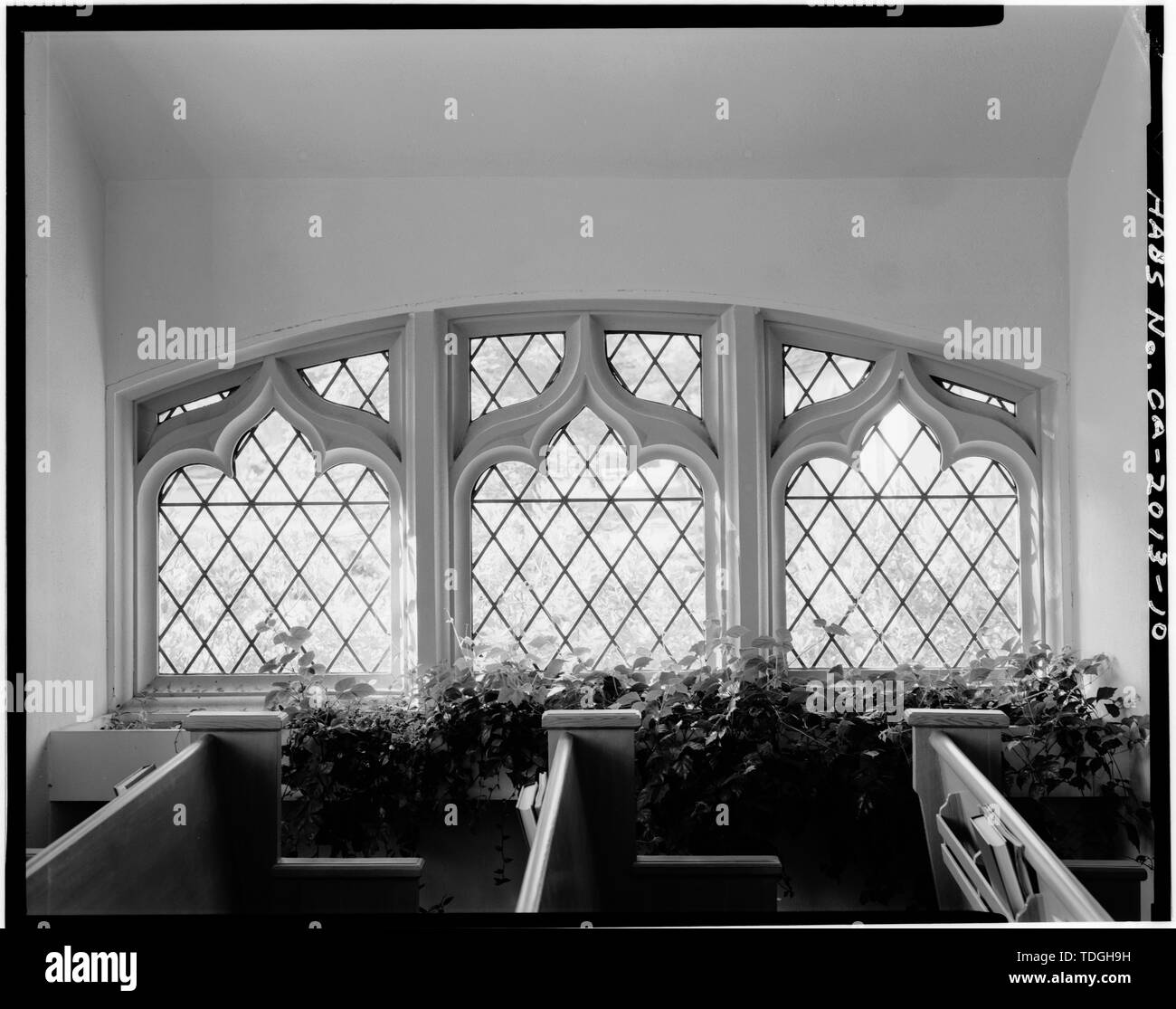 Fenêtre NORD-OUEST NEF - Christ Episcopal Church, 461 Orange Avenue, Los Altos, comté de Santa Clara, CA Banque D'Images