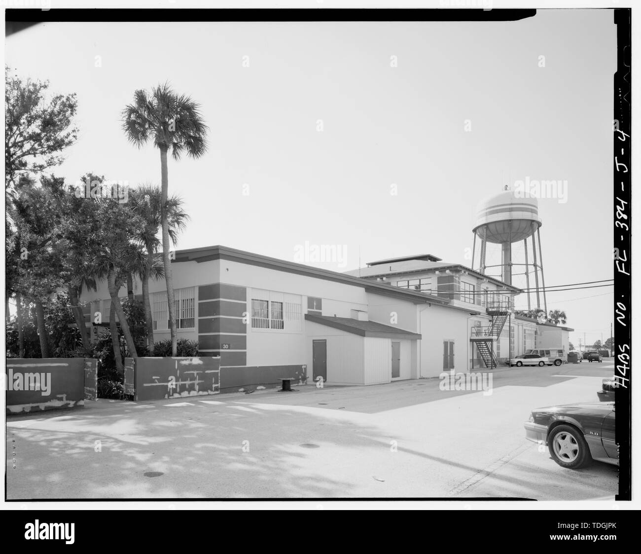 Côté nord-est et nord-ouest de l'arrière - la base aérienne MacDill, quartier-maître et de l'entrepôt, à l'Économat 7621 Hillsborough Loop Drive, Tampa, Hillsborough County, FL Banque D'Images